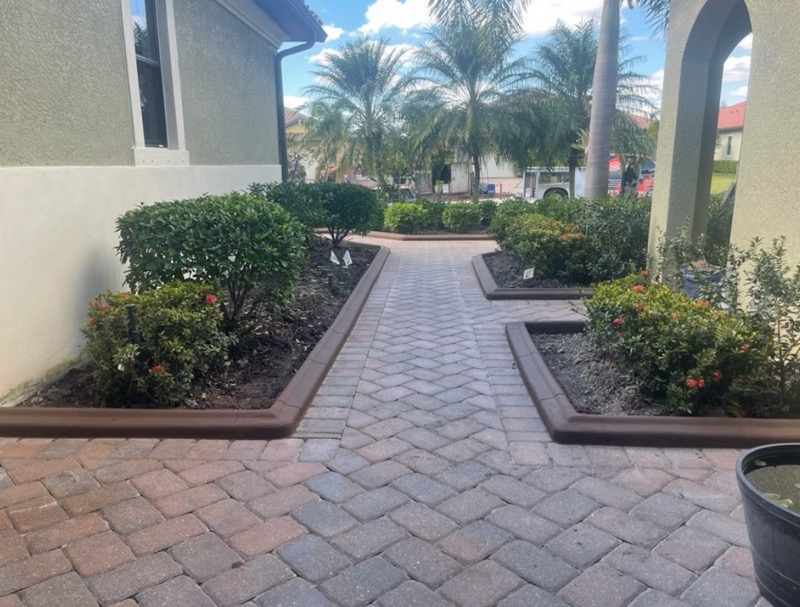 Curbscape_Tampabay_walkway